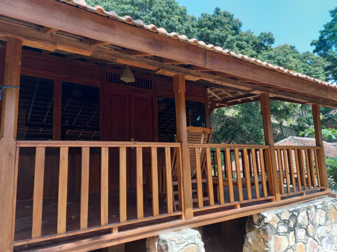 Exterior 3