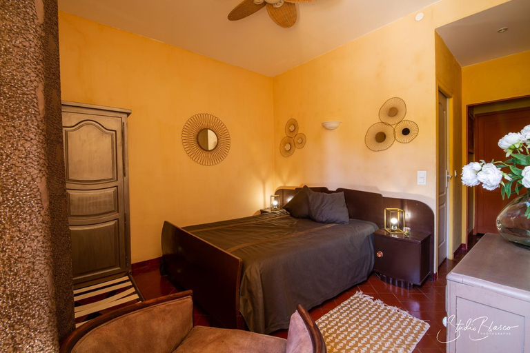 Others 5, Le Relais Des Dentelles, Vaucluse