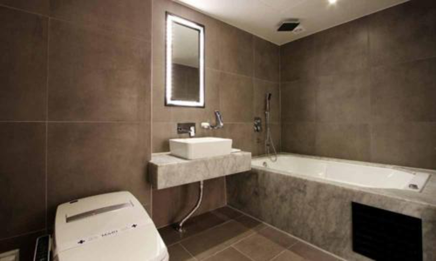 Bathroom 5, Jeonju Mari Hotel, Jeonju