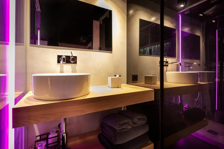 Bathroom 2, Zrooms&Suites Hostel Boutique, Zaragoza