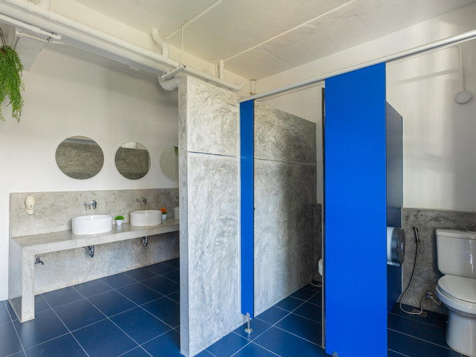 Bathroom 11