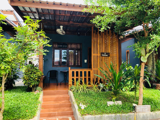Exterior 19