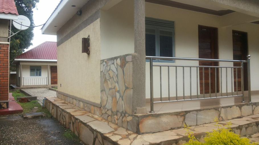 Exterior 14