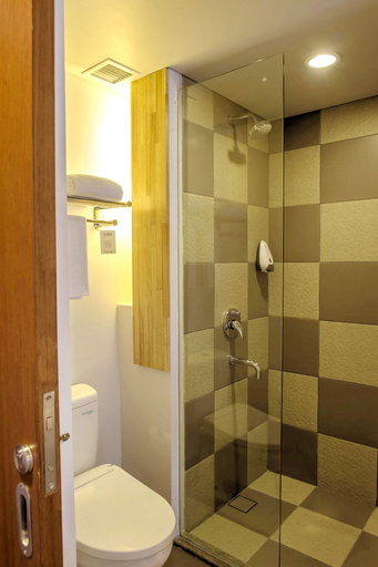THE 1O1 Yogyakarta Tugu - Bathroom