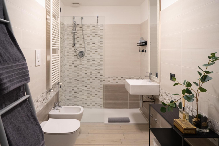 Bathroom, Vista Dolce Isola _ Lakeview Pool, Terrace & Garden apartment, Como
