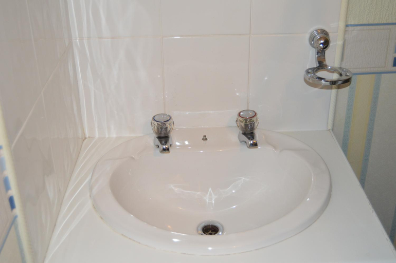 Bathroom 3, Fortuna Hotel- Near Pleasure Beach, Blackpool