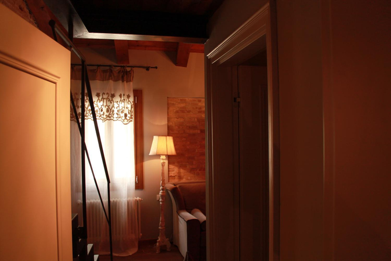 Others 4, Rosso Charm B&B, Venezia