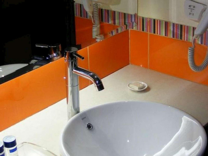 Bathroom 7
