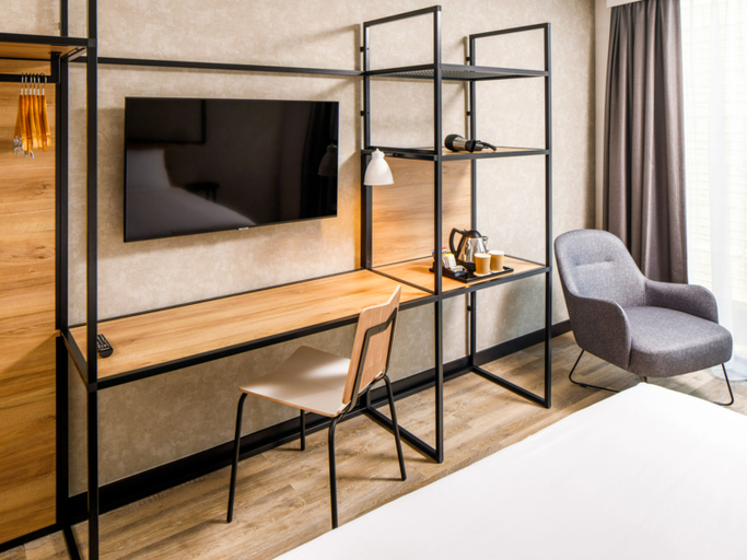 Others 3, ibis London Heathrow T5, London
