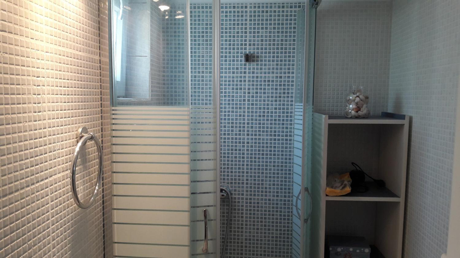 Bathroom 3, Orange Fodele, Crete