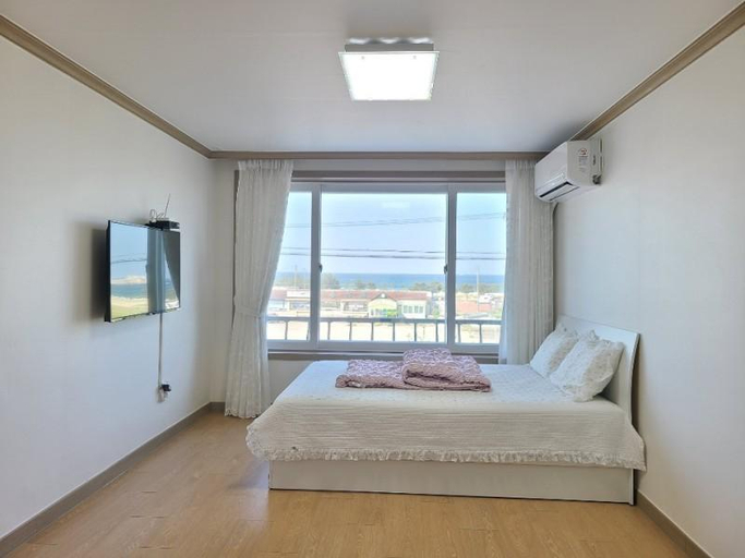 Bedroom 3, Goseong Appleville Pension, Goseong