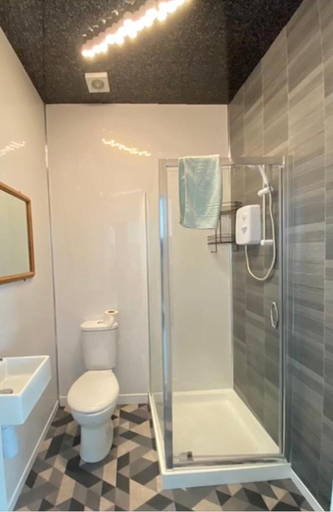 Shower 2, Luminous Suites, Blackpool