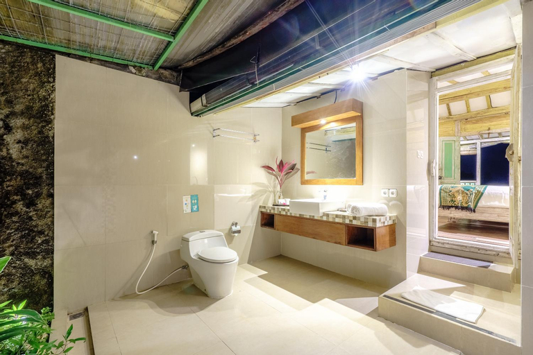 Bathroom 18