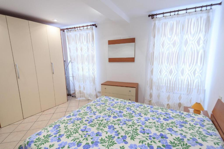 Bedroom 2, Bilocale nel centro storico al piano primo, Savona