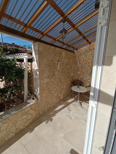 Others 4, Rooms Rita, Cres