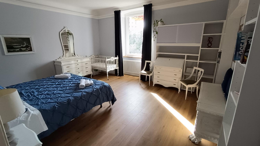 Bedroom 2, Mare e Monti, Genova