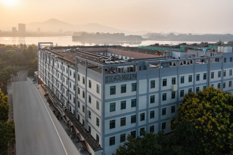 Exterior & Views 16