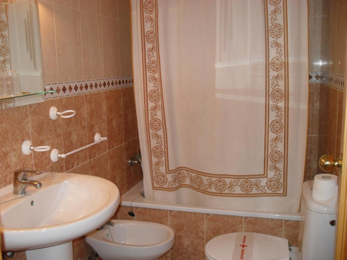 Bathroom, Hostal La Paz, Albacete