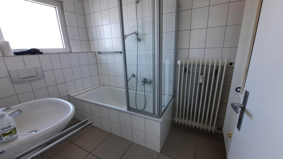 Bathroom 10