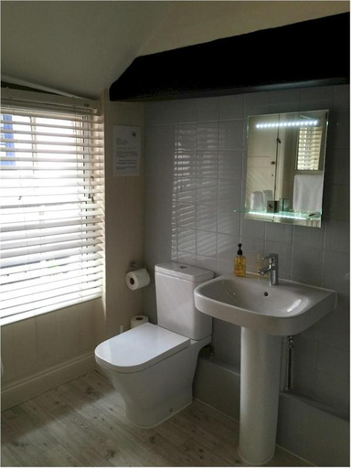 Bathroom 3, Bath Place Hotel, Oxfordshire