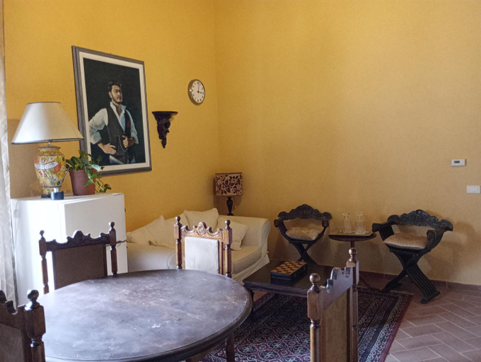 Others 4, La Casa Rossa, Florence