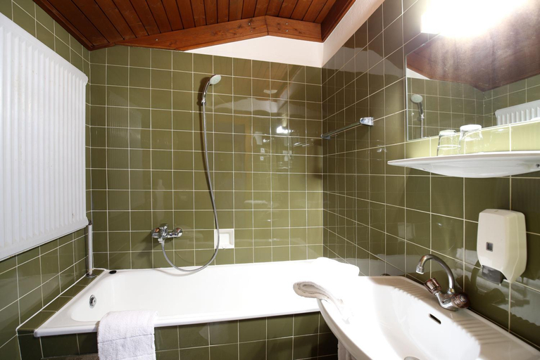 Bathroom 4, Dorfgasthof Hotel Staberhof, Villach Land