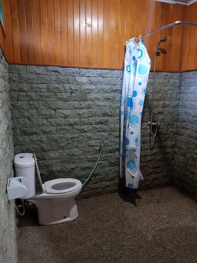 Bathroom, Wale Tua'na, Tomohon