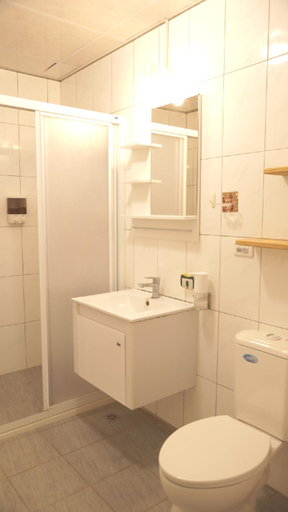 Bathroom 4, Kenting Li Yu, Hengchun's Home, Whole House Accommodation for 8-12 people, BBQ, Large Water Play Pool, Charging Pile, One Group per Day, Pingtung