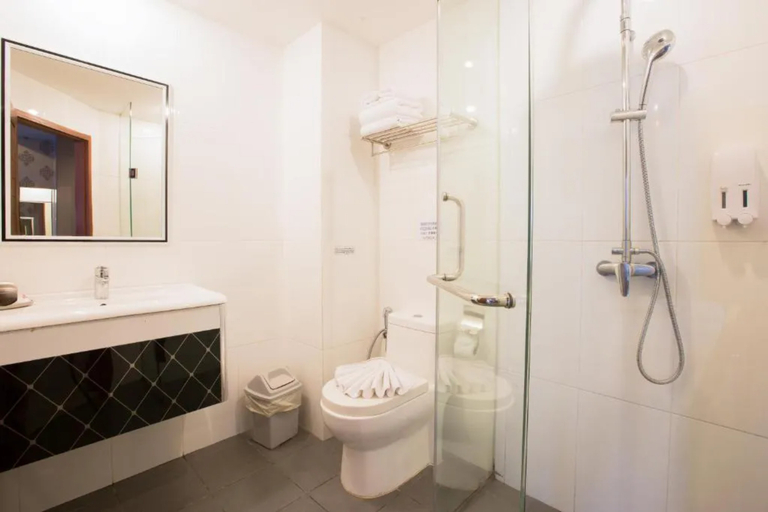 Bathroom 5, HEMINGWAYS SILK HOTEL, Pulau Phuket
