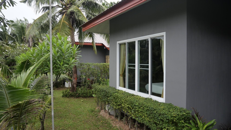 Exterior 15