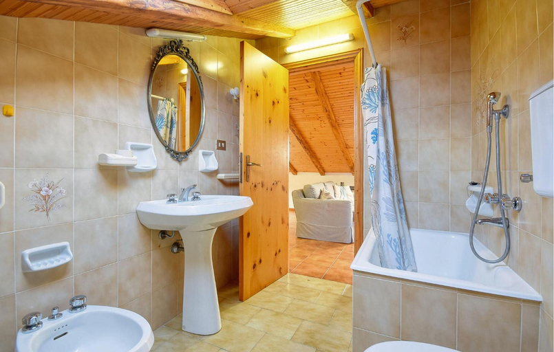 Bedroom 1, 2 Bedroom Stunning Apartment In Moneglia, Genova