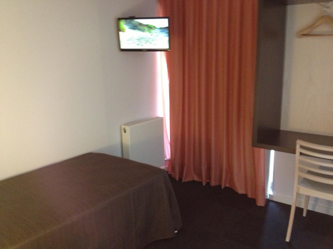 Bedroom 3, Apartaments i habitacions Can Morera Olot, Girona