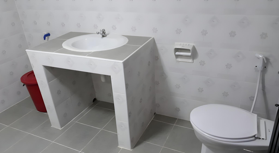 Bathroom 2, Breeze Bungalows