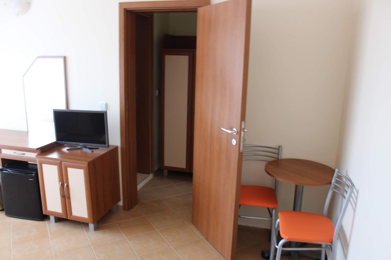 Others 5, Kostovi Primorsko, Primorsko