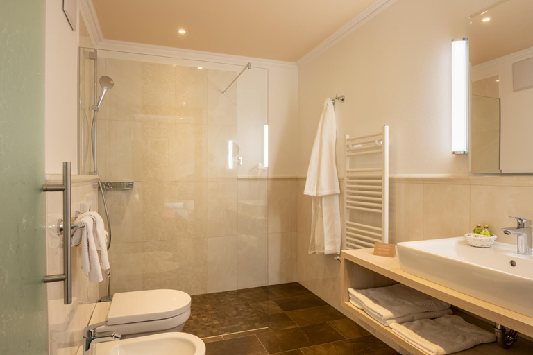 Bathroom 5, Historic Hotel Alte Goste, Bolzano