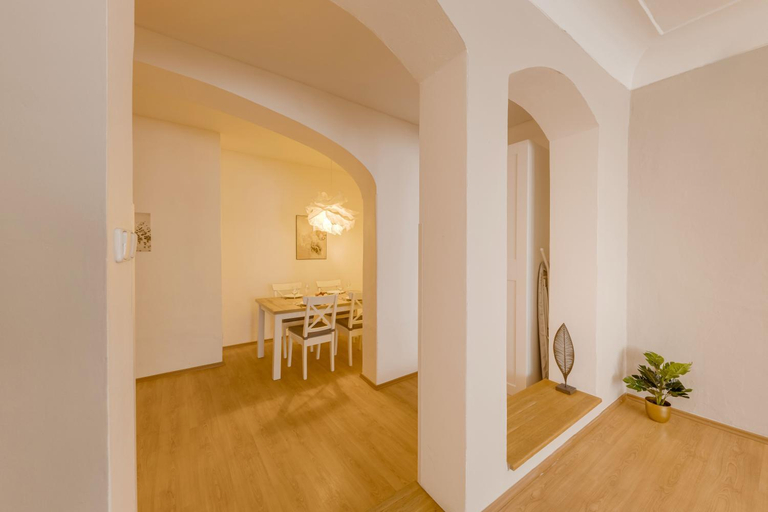 Others 4, King´s Road Residence, Praha 1