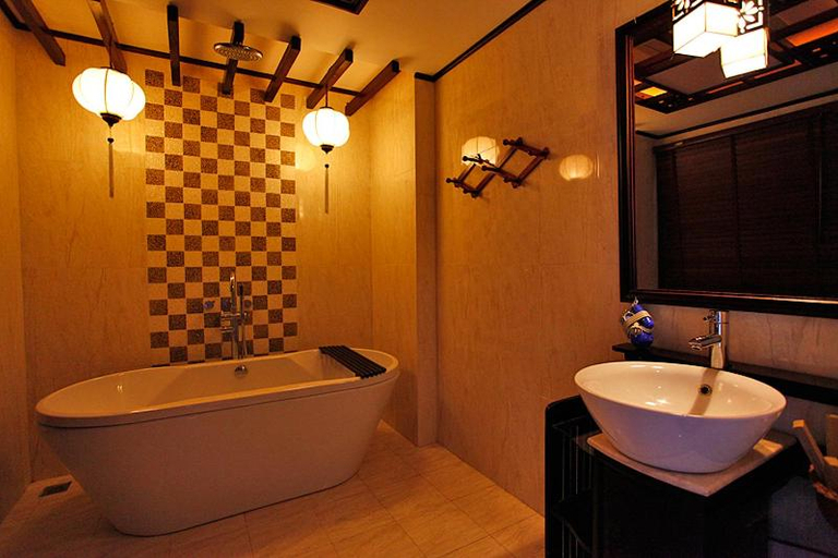Bathroom 3, Long Life Riverside Hotel, Da Nang