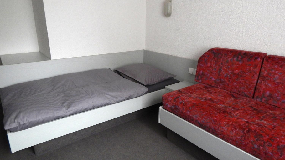 Others 3, Hotel Carle, Esslingen