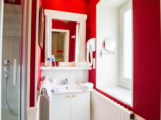 Bathroom 16