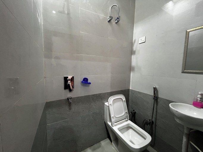 Bathroom 5, Shree Radha Vallabh Palace- 800 m from prem mandir, Mathura
