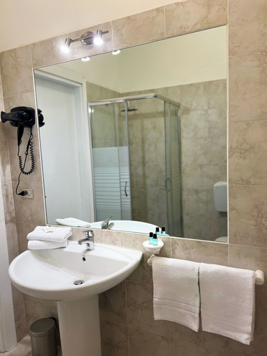Bathroom 5, GD Hotels, Alessandria