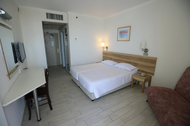 Bedroom 2, Adi Hotel