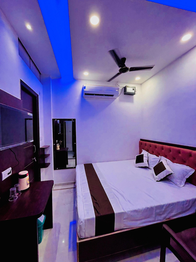 Bedroom 2, Shivansh Venktesh Vilas, Varanasi