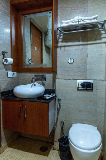 Bathroom 3, Platinum Service Apartment DLF Cyberhub, Gurgaon