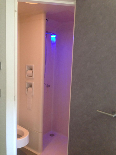 Bathroom, IBIS Budget Aix en Provence Est Le Canet, Bouches-du-Rhône