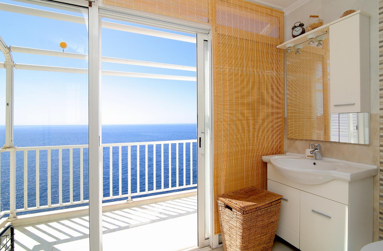Bathroom 2, Kate's Place, Dubrovnik