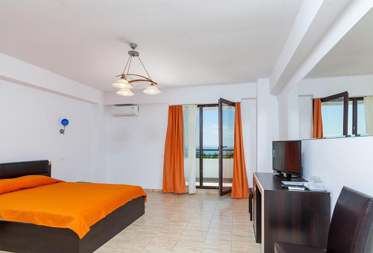 Bedroom 2, Edmond, Tuzla