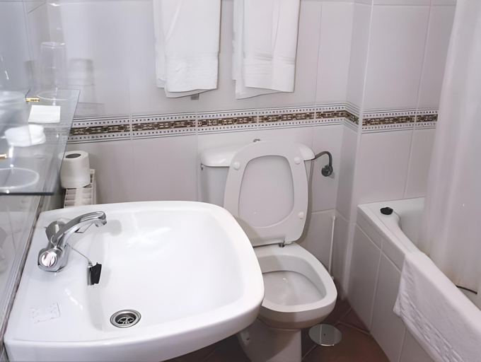 Bathroom 2, Don Diego, Ávila