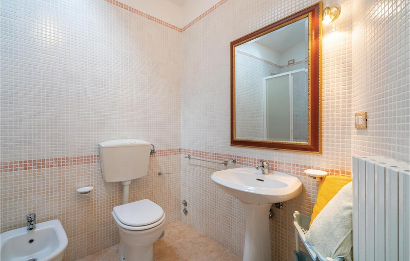 Bathroom 3, Brunese, Pistoia