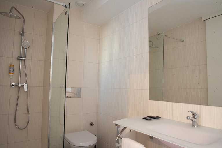 Bathroom 3, Hotel Porto Interface Trindade By Kavia, Porto